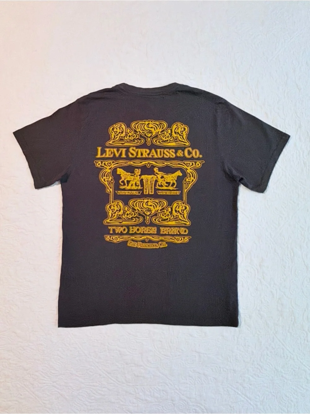 Levi’s Two Horse Brand Tee | Grey | Size XS | Relaxed Fit Graphic